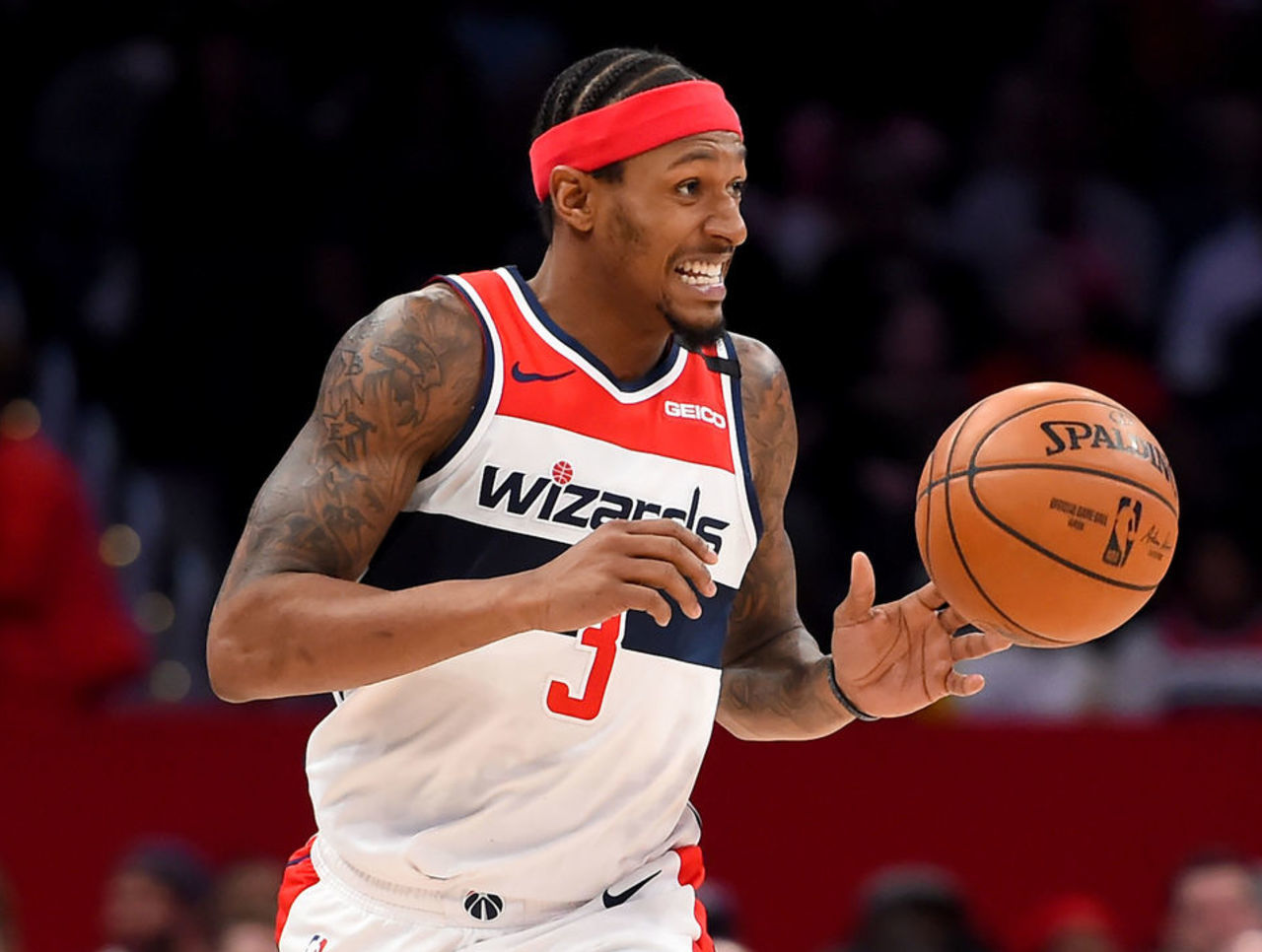 还描绘了特 还描绘了特