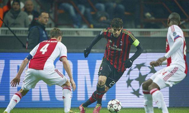 多的球迷和 多的球迷和